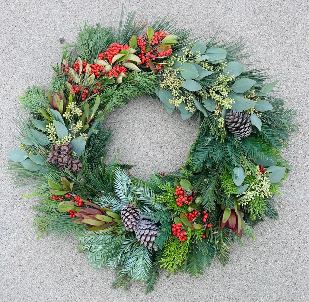 Fresh Mixed Pine Cones, Safari Red Berries Wreath for Front Door Decor Christmas, Winter Decorations for New year, Housewarming Birthday